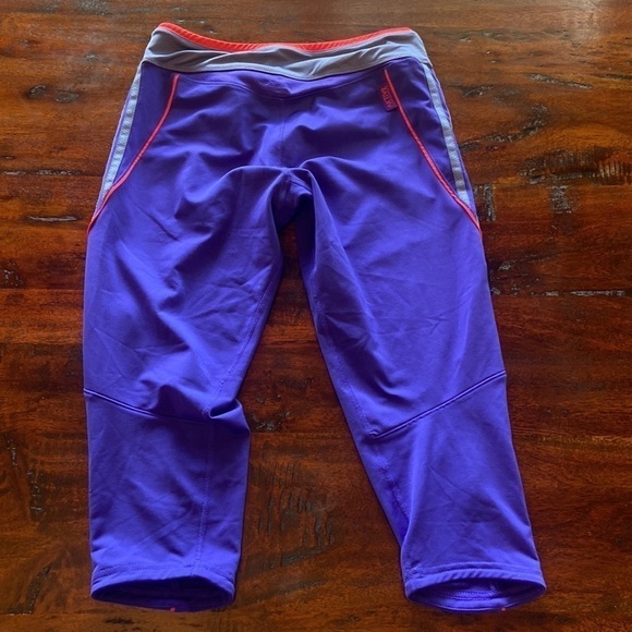 Adidas AKTIV Against Cancer Running Capri in Purple and Gray Size M - Picture 4 of 4